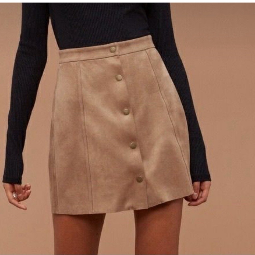 Wilfred Aritizia Beige Button-Up Mini Skirt. New